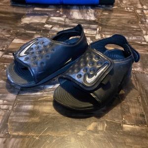 Boys Nike sandals size 7c